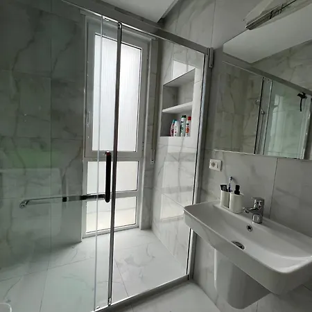 Rent Lalzy Bay Durrës