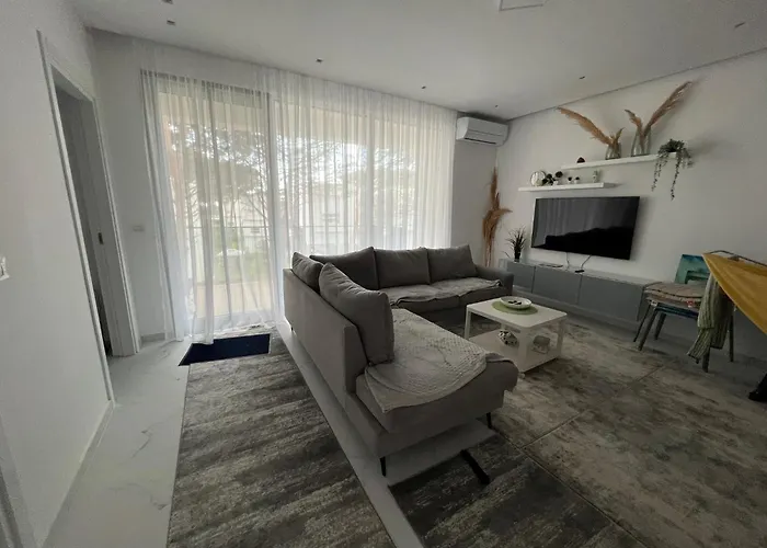 Rent Lalzy Bay * Durrës