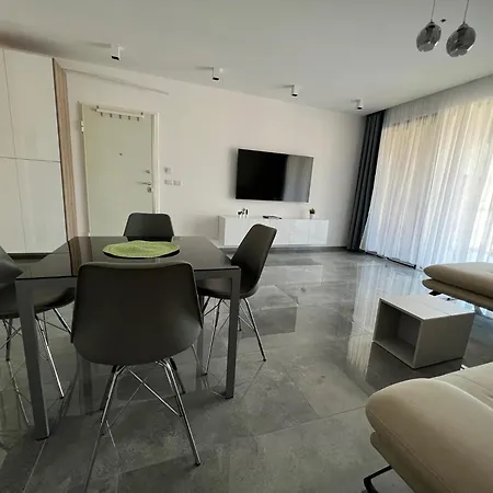 Rent Lalzy Bay * דורס