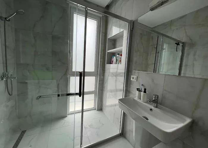 Rent Lalzy Bay Durrës