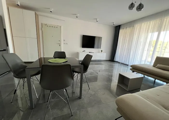 Rent Lalzy Bay * Durrës